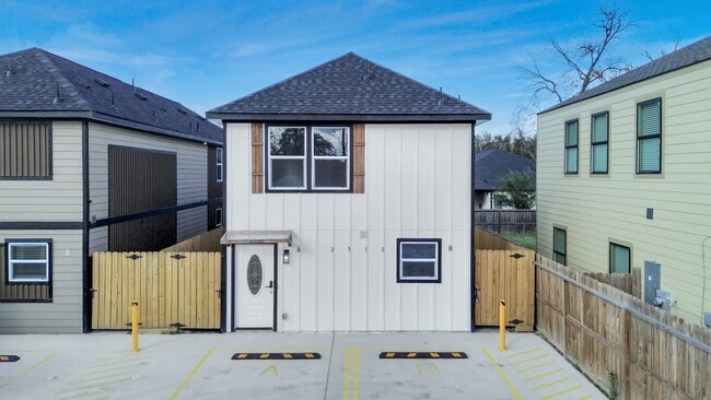 Building Photo - 2310 Wavell St