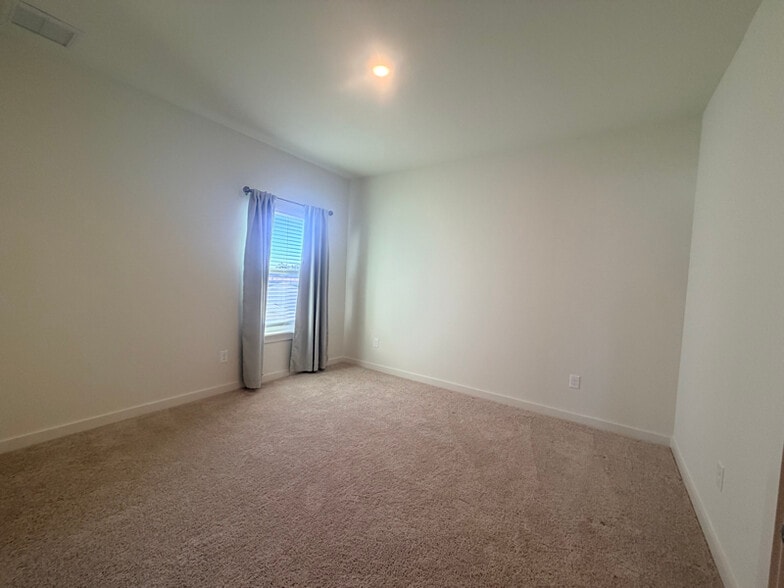 Building Photo - 2323 Discovery Loop