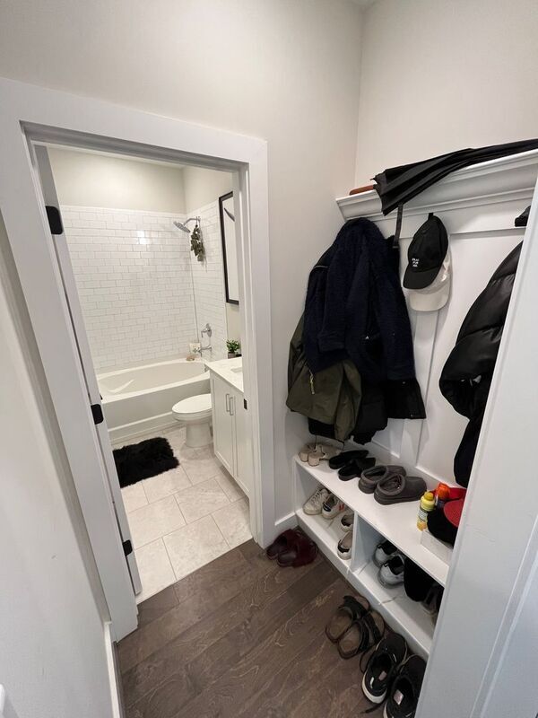 Building Photo - 1601 Draper Vw Lp