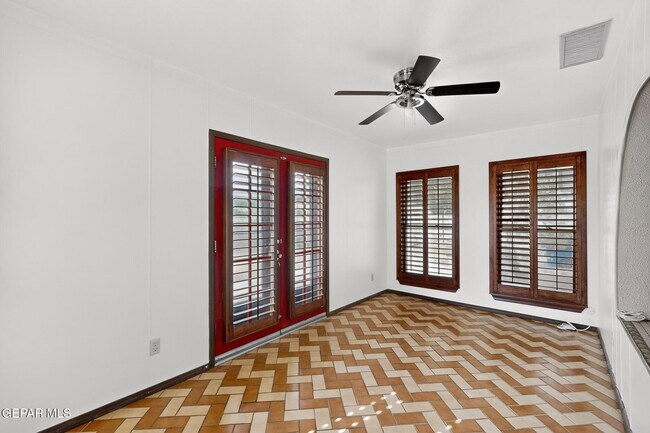 Building Photo - 4536 R L Shoemaker Dr