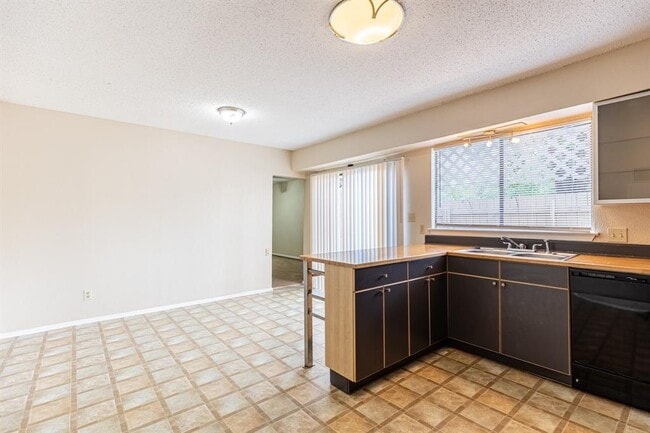 Building Photo - 9524 Quail Village Ln