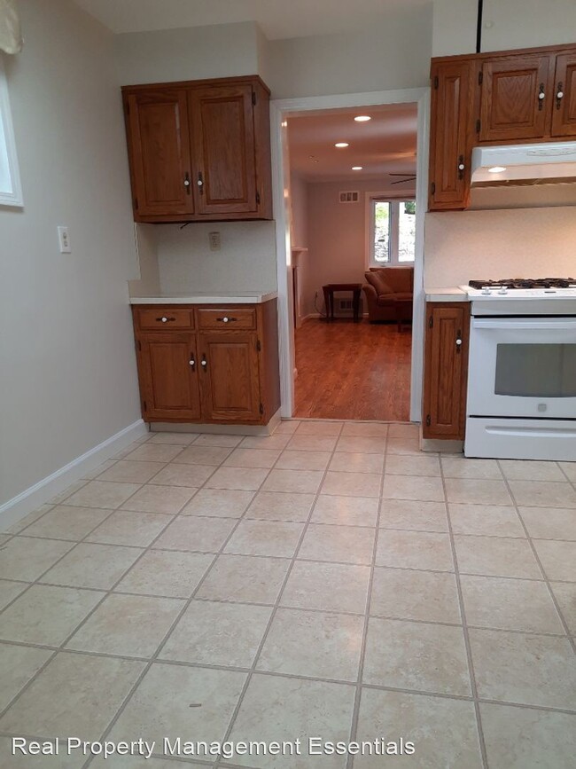 Building Photo - 3 br, 3.5 bath House - 115 Oakway Road