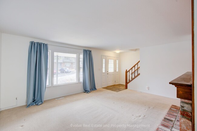 Building Photo - Evolve Real Estate: Spacious 3-Bed, 4-Bath...