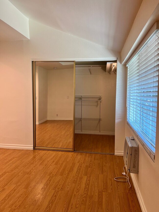 Building Photo - 711 Maltman Ave