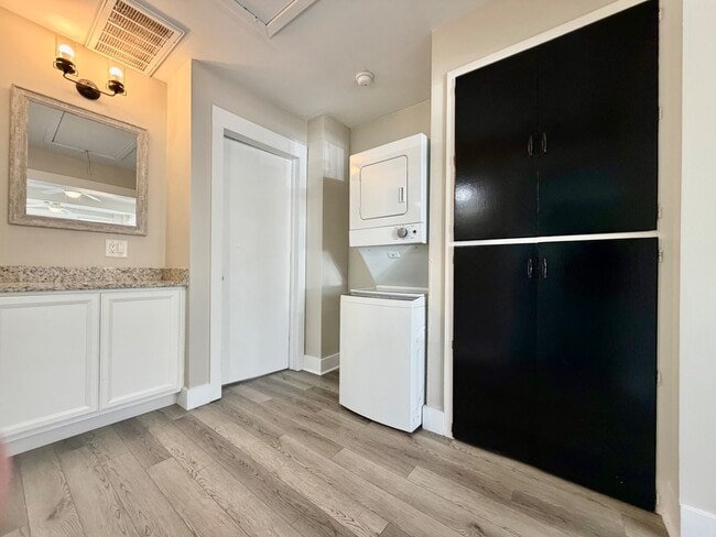 Building Photo - 103 4th St SE