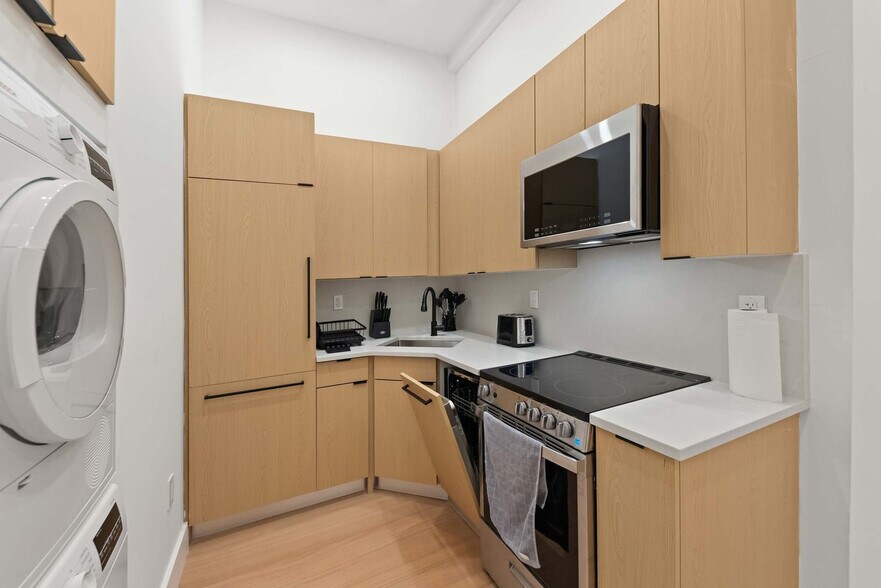 Building Photo - 19 St Marks Pl