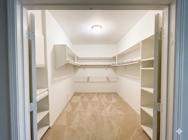 Building Photo - 10308 Almayo Ave