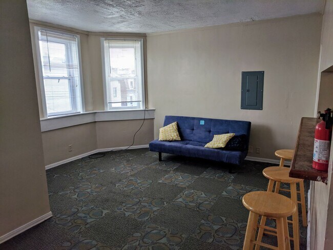 Building Photo - 355 Atwood St
