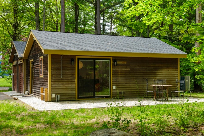Building Photo - 1327 Little Meadow Rd