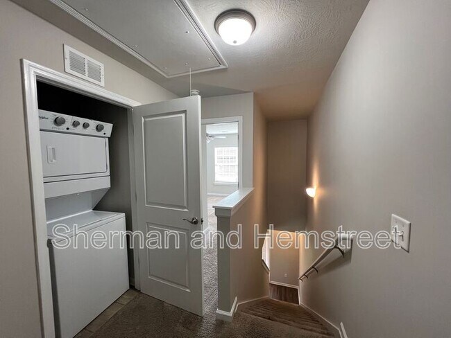 Building Photo - 616 Dobhill Ln