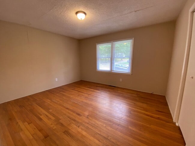 Building Photo - 106 Cantrell Dr