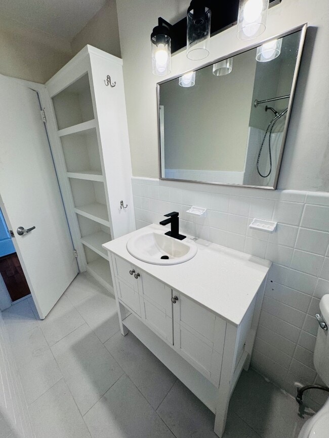 Building Photo - 1234 Belmont Terrace