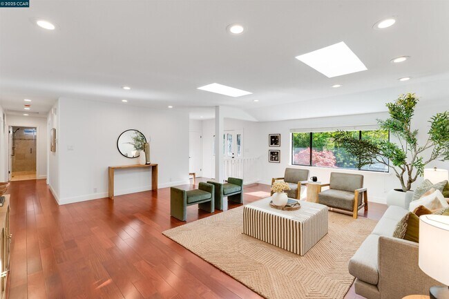Building Photo - 2424 San Miguel Dr