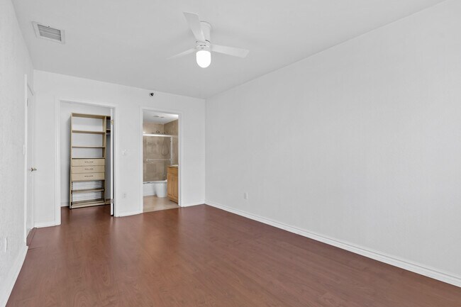 Building Photo - 677 NE 24th St
