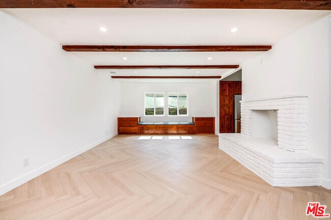 Building Photo - 749 N Niagara St