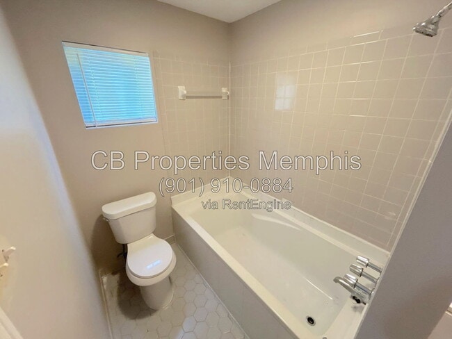 Building Photo - 1018 McEvers Cir