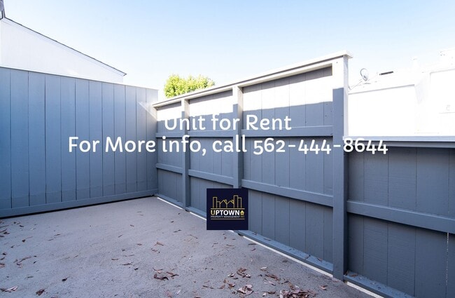 Building Photo - Townhome - 3 Bedrooms-2 Baths - Santa Ana