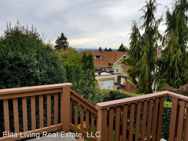 Building Photo - 2 br, 2 bath House - 4709 Phinney Ave N