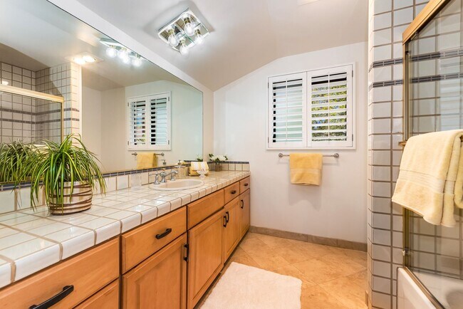 Building Photo - SPACIOUS SAN ROQUE HOME (CENTRAL AC)