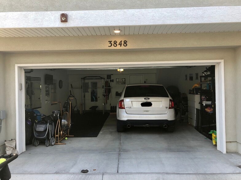 Garage - 3848 W Kinglassie Ln