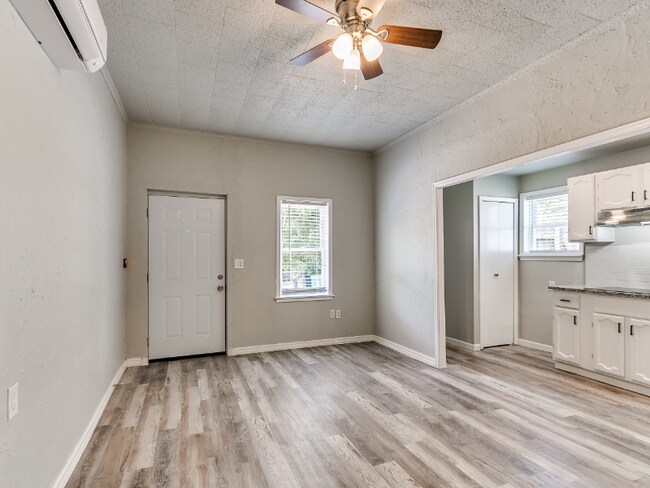 Building Photo - 4410 N Blackwelder Ave