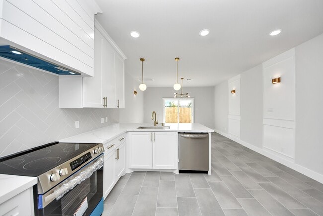 Building Photo - 1110 E Main St