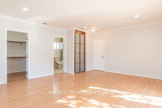 Building Photo - 4 Bedroom, 2 Bath House with Garage