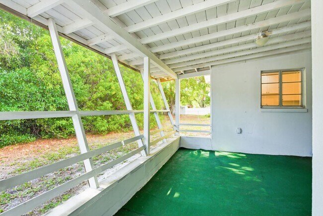 Building Photo - Remodeled 3/1 Home
