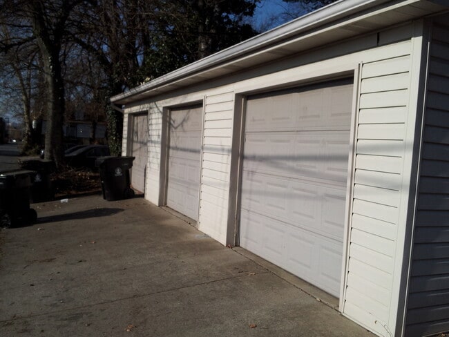 Building Photo - Beautiful 2 bedroom 3 bath condo in the Cherokee Triangle/ Highlands area- ready mid May