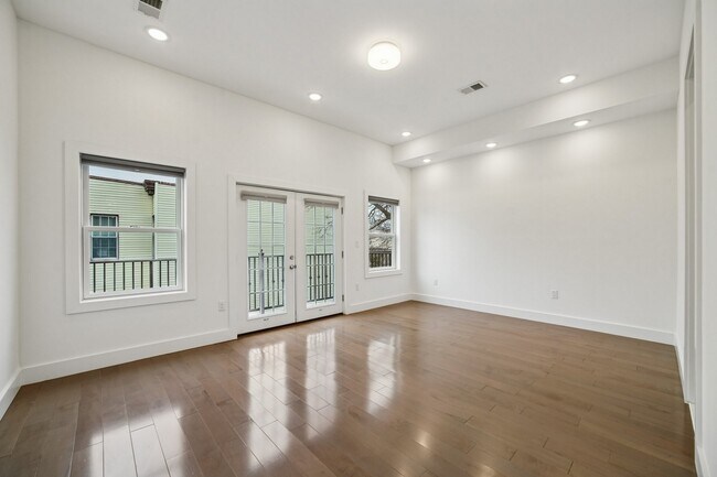 Building Photo - 46 Carlton Ave