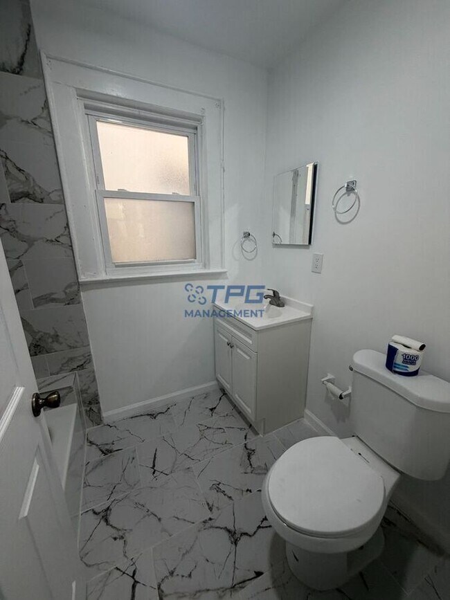 Building Photo - 134 Dewey St