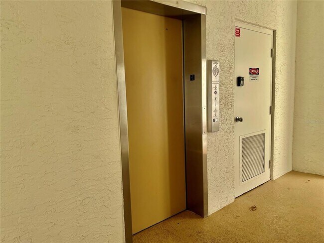 Building Photo - 443 Hamptoncrest Cir