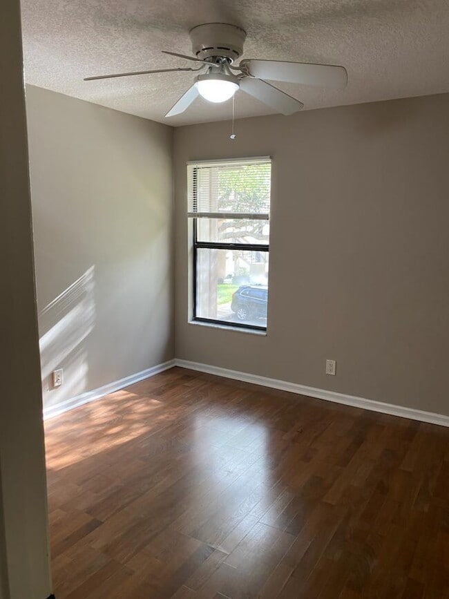 Building Photo - 3139 Millwood Terrace