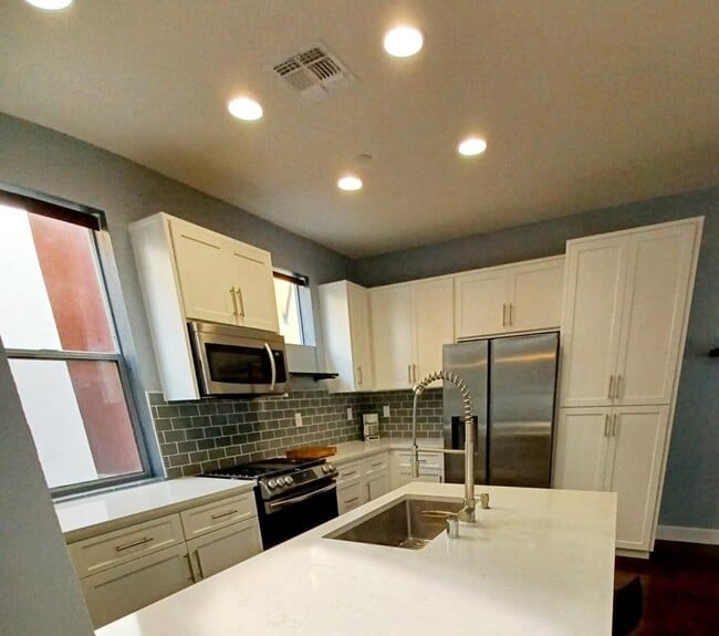 Building Photo - 792 Krypton Ct