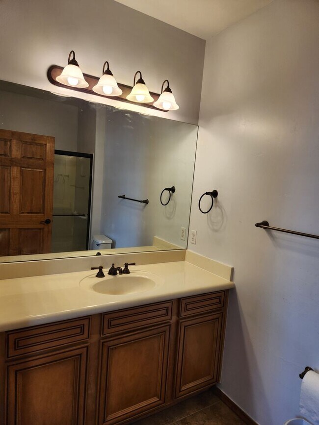 Building Photo - Furnished Bison Cove - 2 bed / 2 bath - Furnished Unit