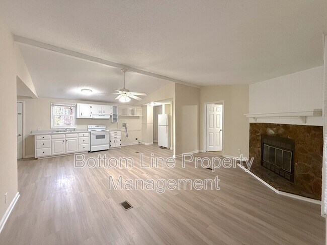 Building Photo - 2400 Hart Rd