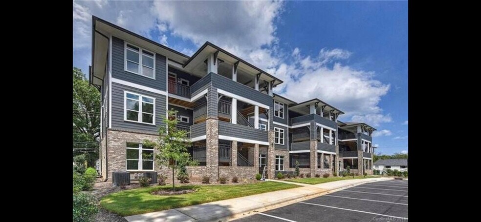 Building Photo - 935 McAlway Rd