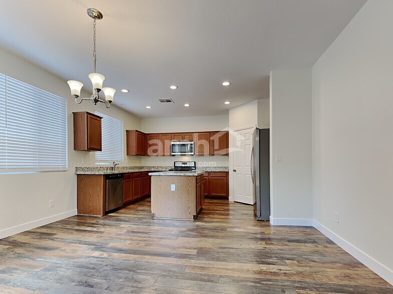 Building Photo - 7956 Dell Ridge Ave.