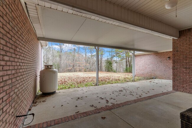 Building Photo - 10495 Royal Points Dr