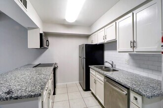 Building Photo - 5929 Queensloch Dr
