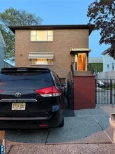 Building Photo - 967 E 23rd St