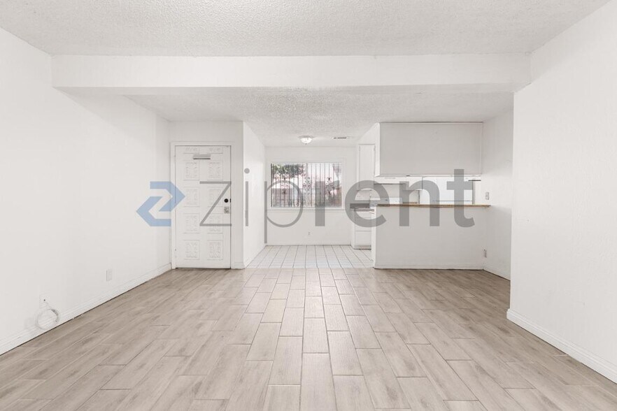 Building Photo - Unit 33