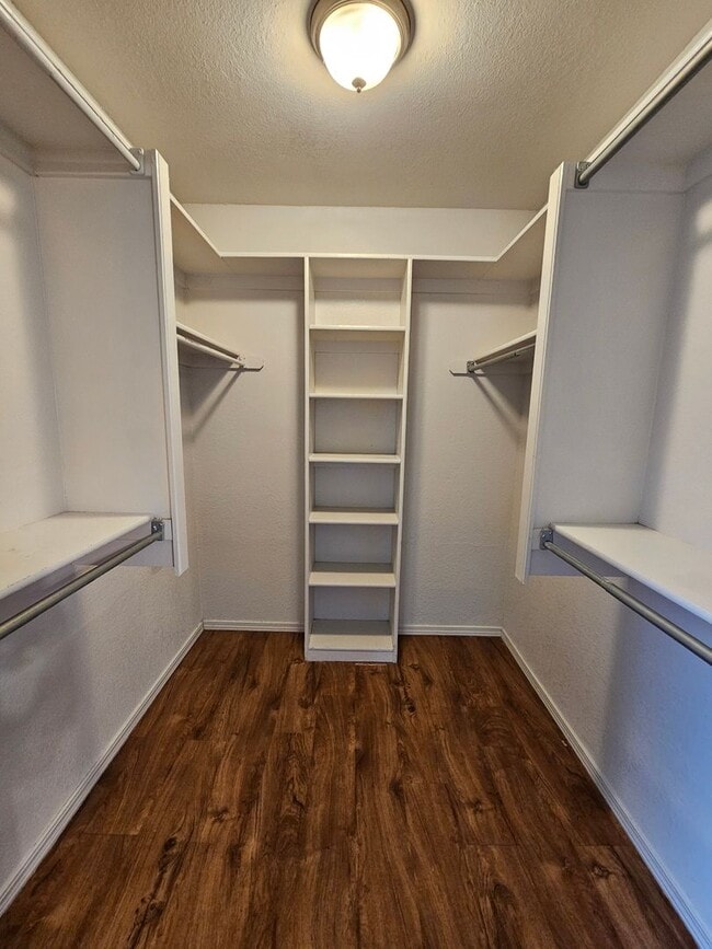 Building Photo - (3) Bed/(2) Bath in SW OKC/Moore Avail NOW! Pet Negotiable!
