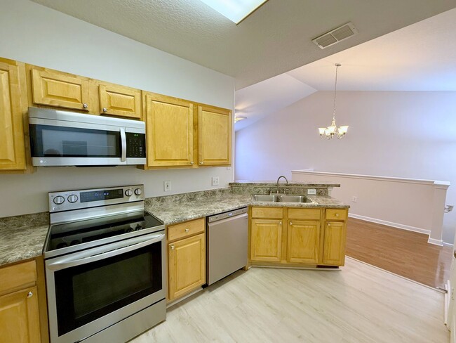 Building Photo - Second Story 1 bedroom 1 bath New Tampa co...