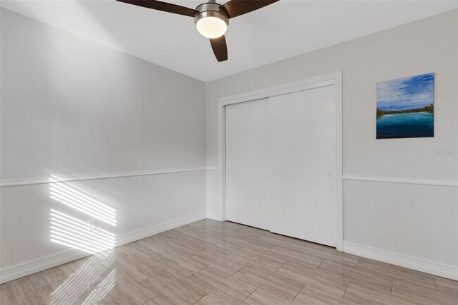 Building Photo - 2914 W Lake Ave