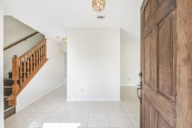 Building Photo - 7063 River Garden Dr