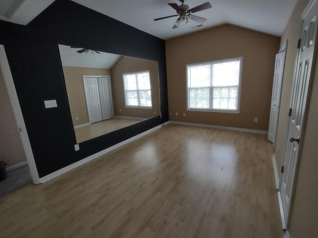 Building Photo - 3208 APEX