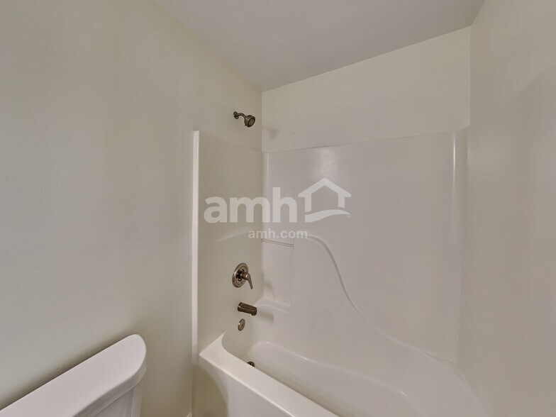 Building Photo - 4204 Birch Dr