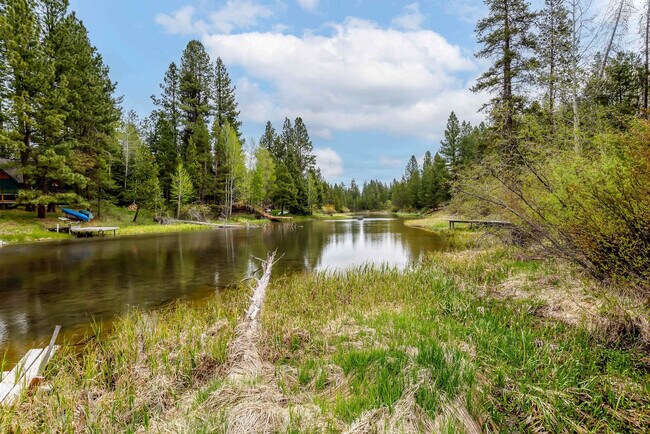 Building Photo - 17028 Cooper Dr