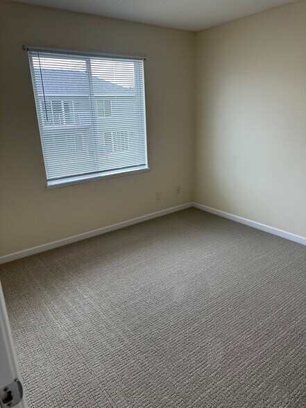 Building Photo - 2404 3rd Ave SE